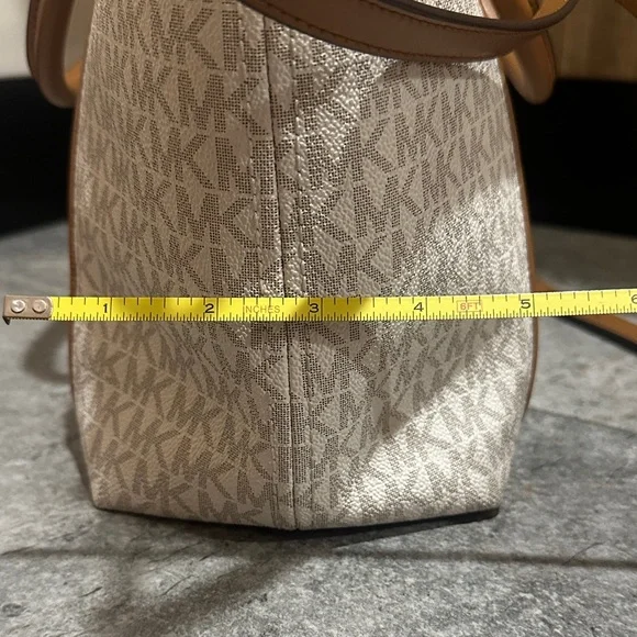 Michael Kors Large Sierra Satchel - Picture 9 of 9